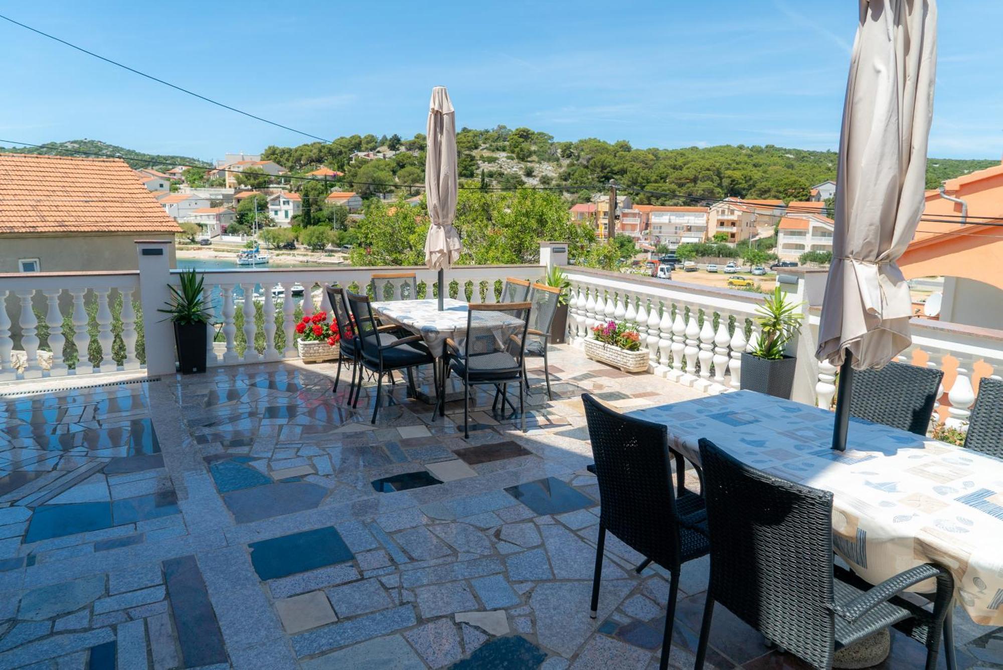 Apartments Zubcic Tisno Exterior photo