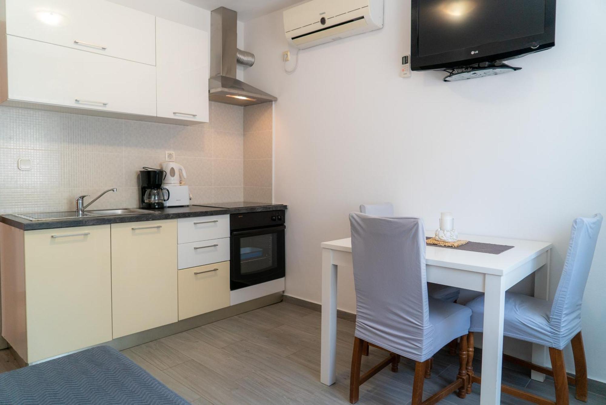Apartments Zubcic Tisno Exterior photo