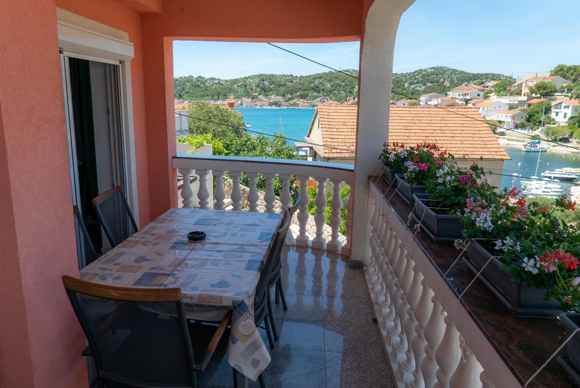 Apartments Zubcic Tisno Exterior photo